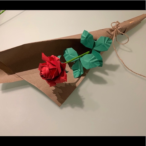 Hand made rose paper flower - Picture 2 of 2